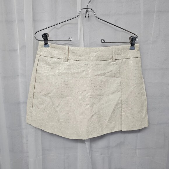 Ivory Embossed Faux Leather Mini Skort Shorts Party Club Rave M - Picture 10 of 10
